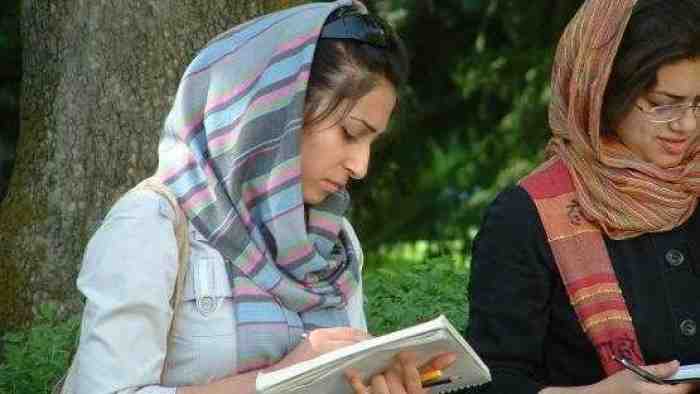 Perbedaan Jilbab, Mantilla, Kerudung Suster, dan Variasi Lainnya Perbedaan Jilbab, Mantilla, Kerudung Suster, dan Variasi Lainnya