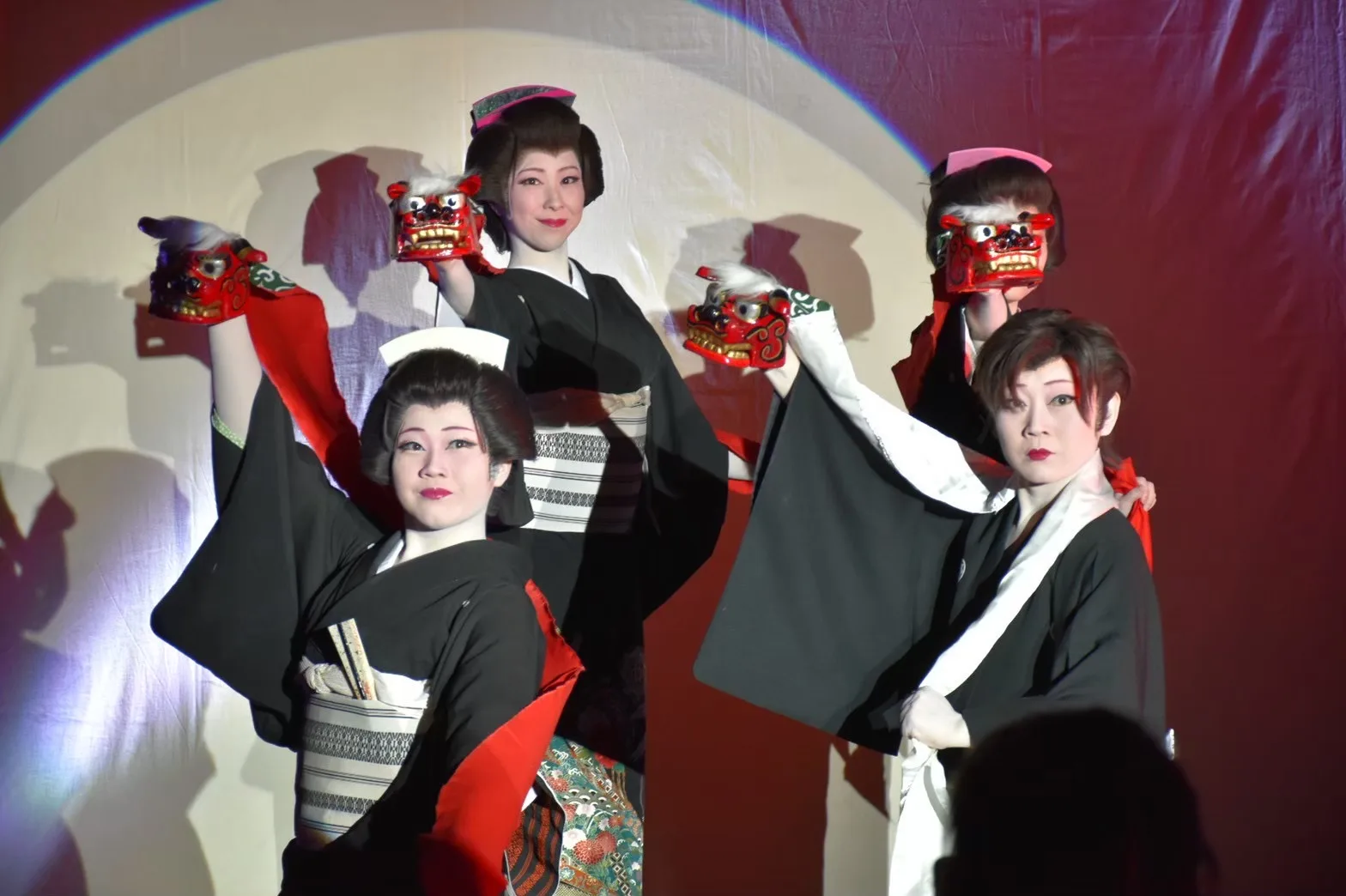 勢ぞろいの舞台