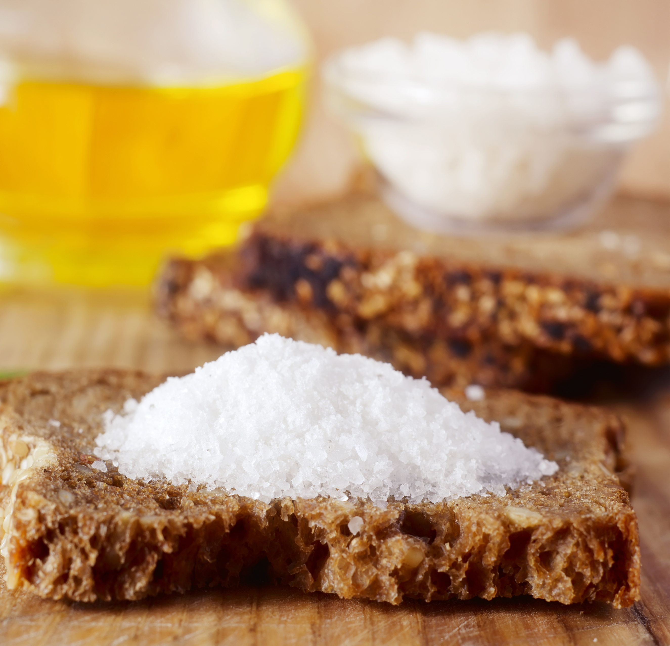 Хлебный самогон. Хлеб солт. Стакан воды и хлеб. Пост хлеб и вода. Ела хлеб и воду и.