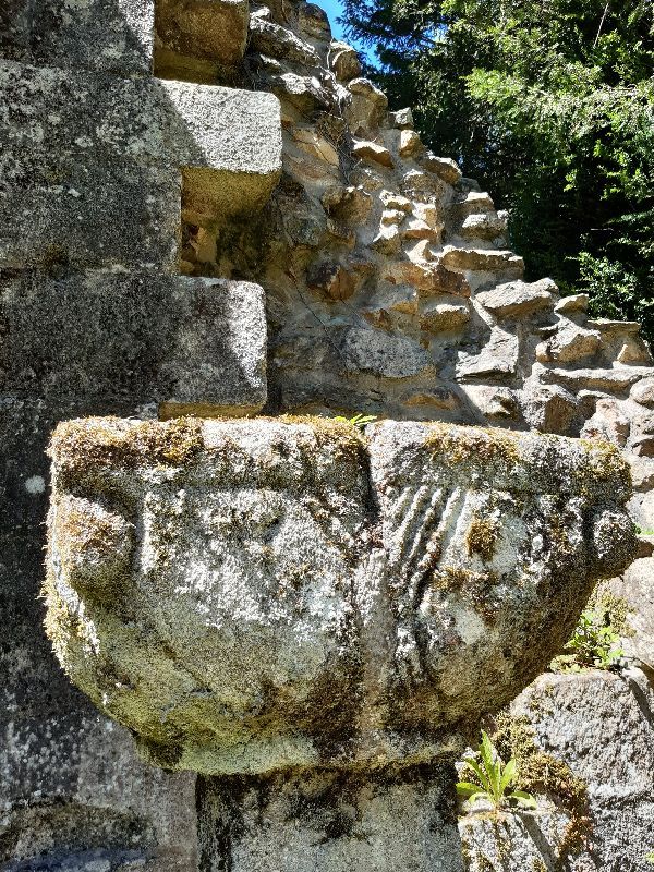 Ruines de l'eglise Notre-dame de Botmel — photo 2