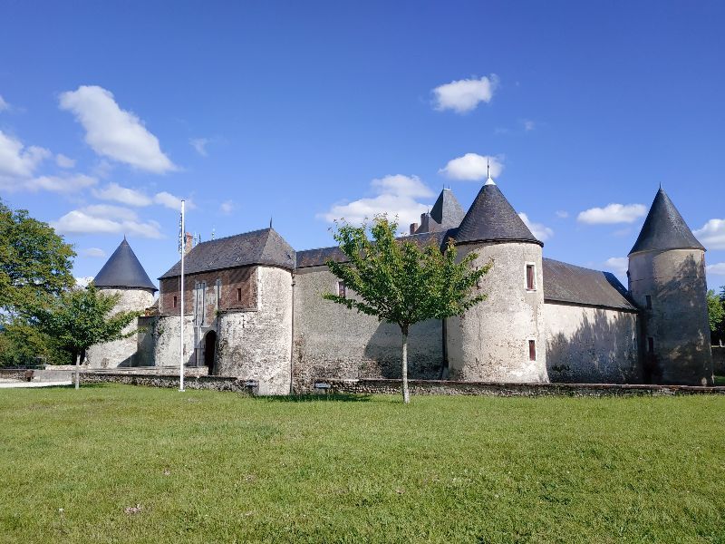 Château de la Chapelle-d'Angillon — photo 2