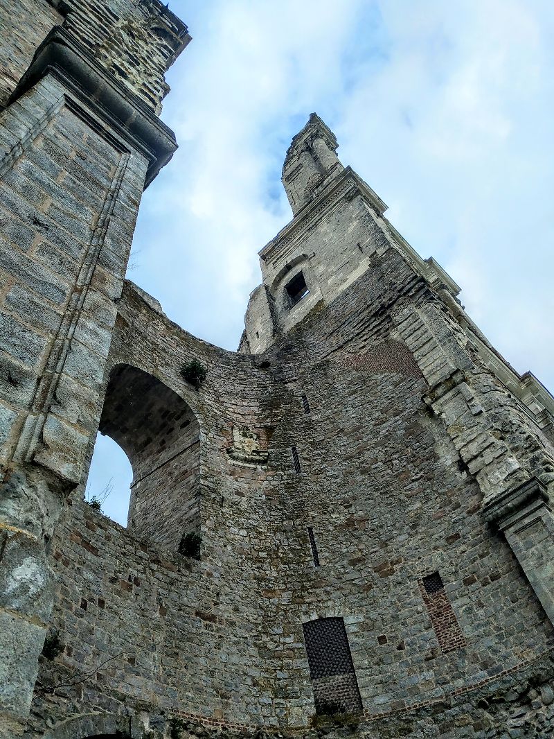 Ruines de l'abbaye du Mont Saint Eloi