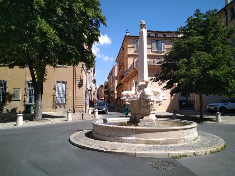 Fontaine des Quatre Dauphins