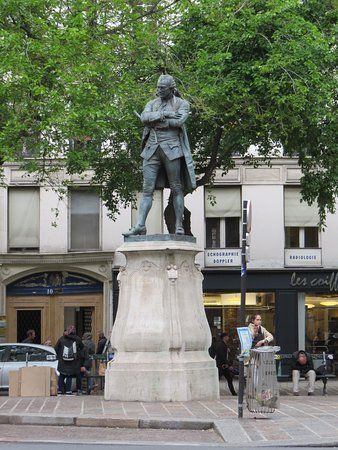 Statue de Beaumarchais