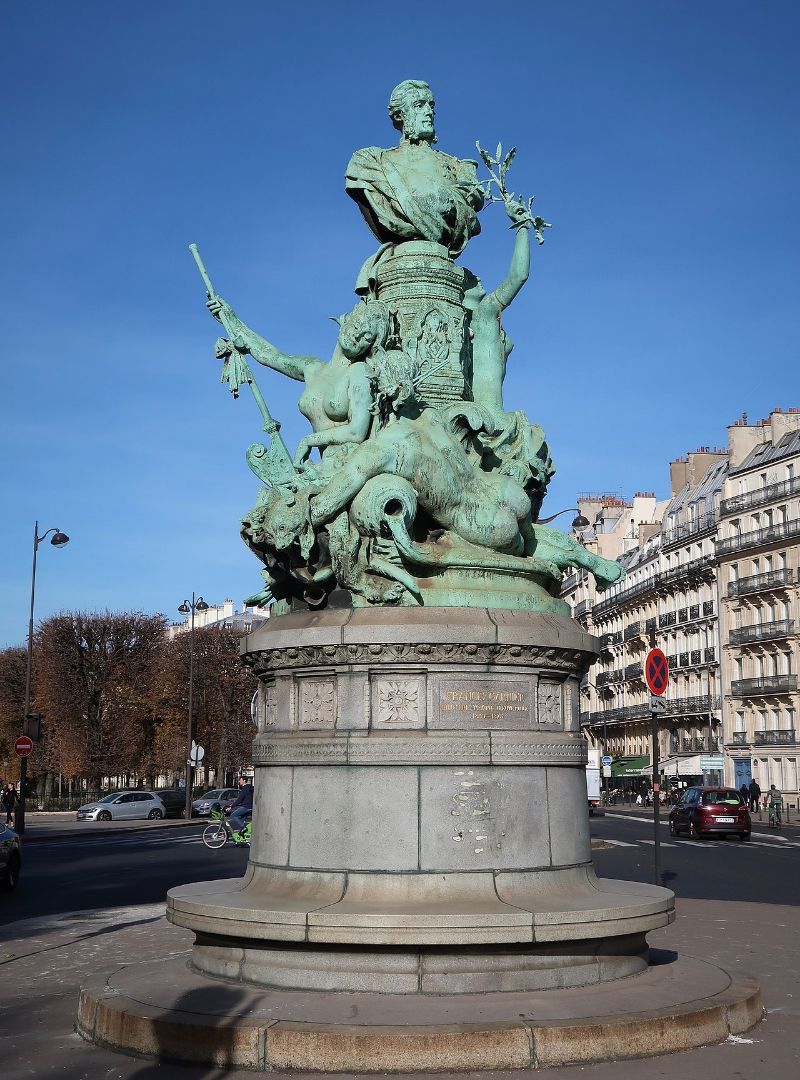 Monument à Francis Garnier