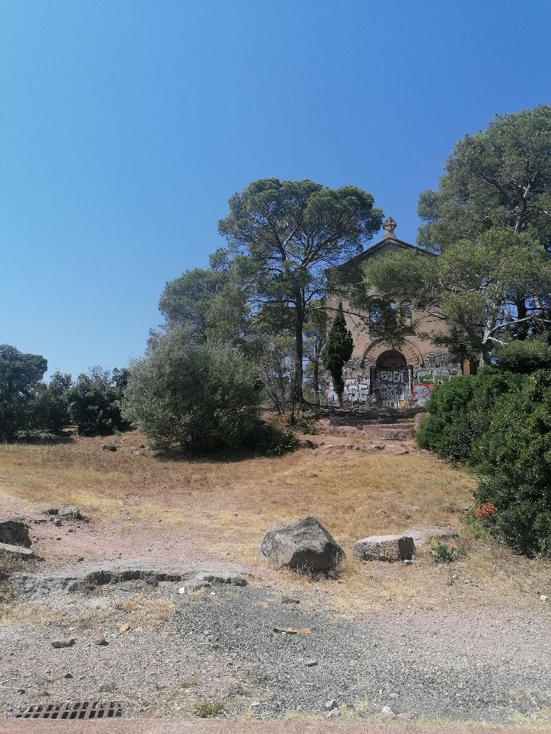 Ruines de la chapelle Saint Joseph de Valescure