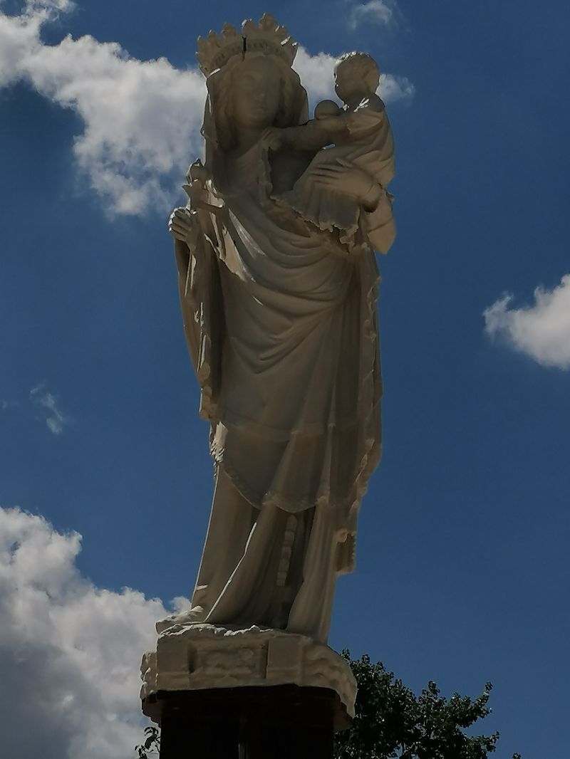 Statue de la vierge à l'enfant