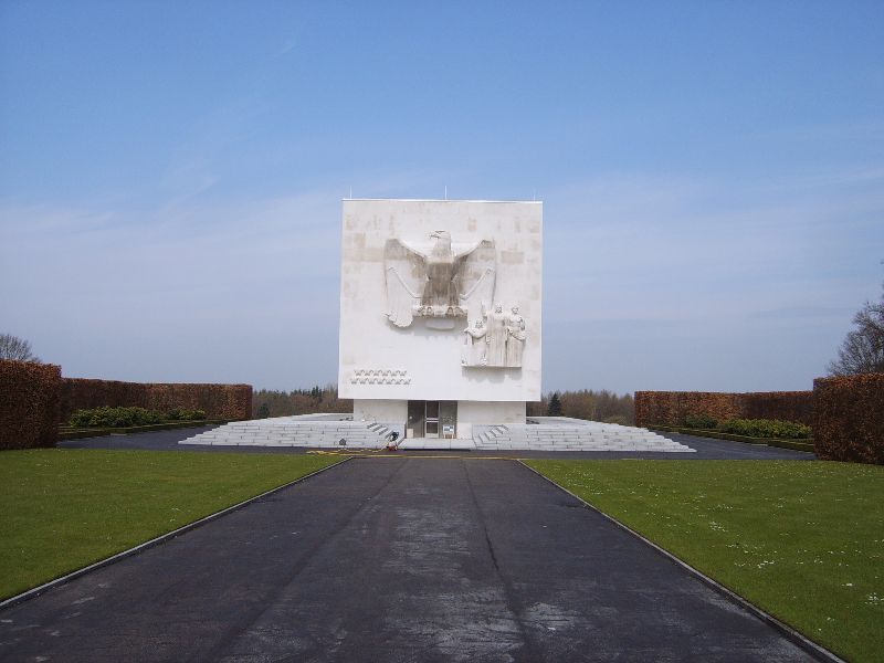 Cimetière militaire américain de Neuville-en-Condroz