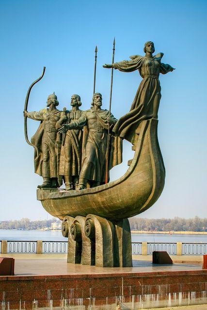 Monument aux fondateurs de Kiev — photo 3