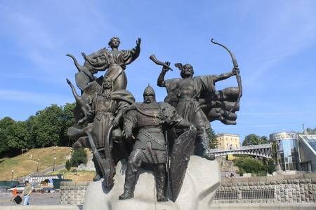 Statues des fondateurs de Kiev — photo 2