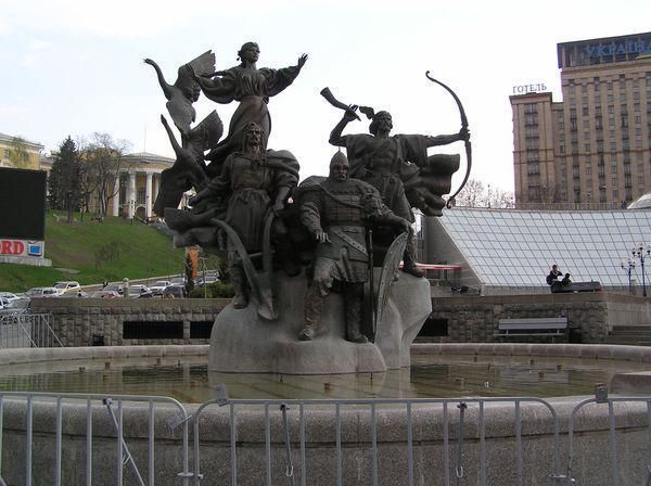 Statues des fondateurs de Kiev