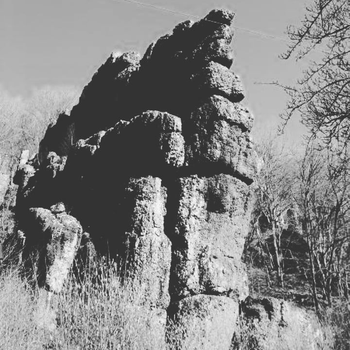 Roche à Frêne 'Stone of Ash'
