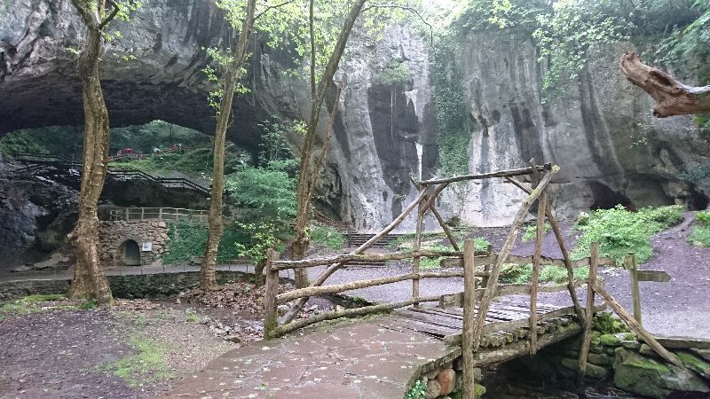Zuggaramurdi (village et grottes)