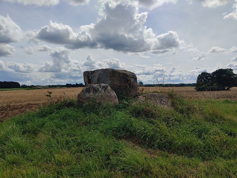 Megalithic tomb — photo 2