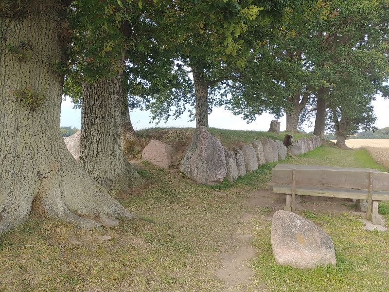Rebuild megalithic tomb 'Hühnenbett' Karlsminde — photo 2
