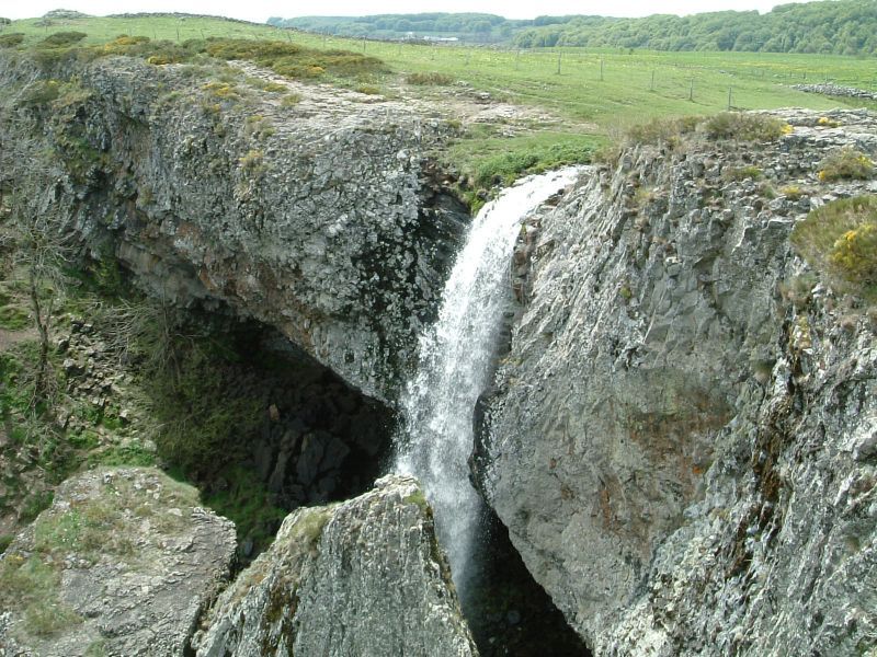 Cascade et grotte du Déroc — photo 2