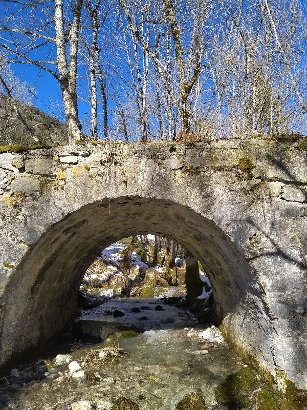 Pont du ruisseau de Montmin