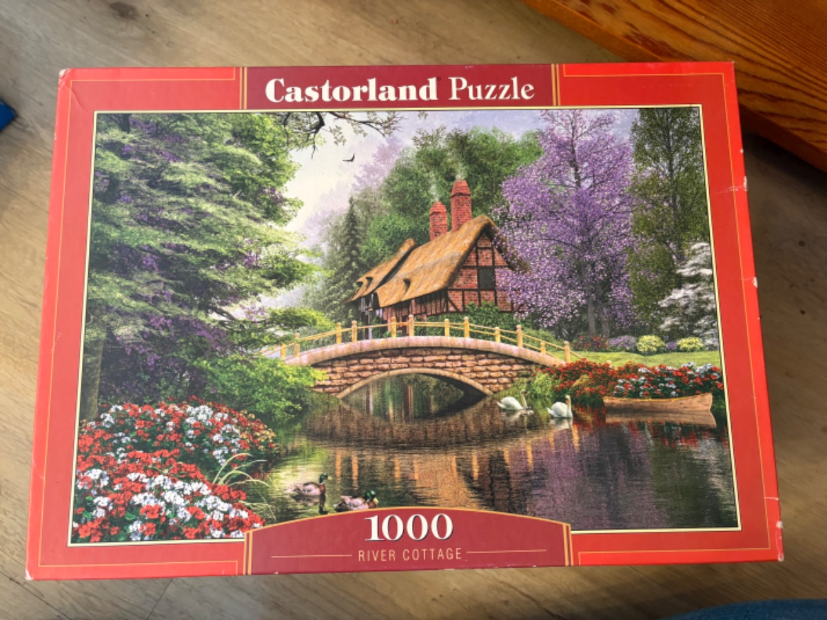 Puzzle: River Cottage von 1000 (1000 Teile) - Wanderpuzzle #95