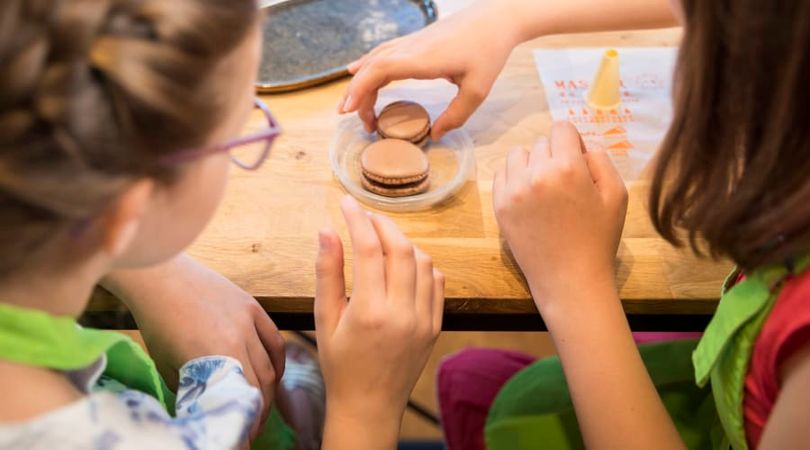 Atelier macarons parent / enfant aux Galeries Lafayette