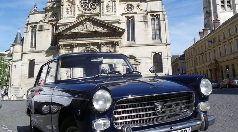 Visite guidée en voiture de collection et dégustation à Paris