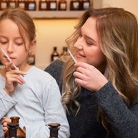 Atelier parent / enfant création de parfum à Paris 4ème