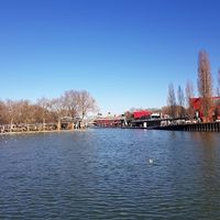 Square du quai de la Seine