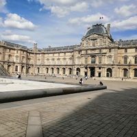 COUR NAPOLEON DU LOUVRE