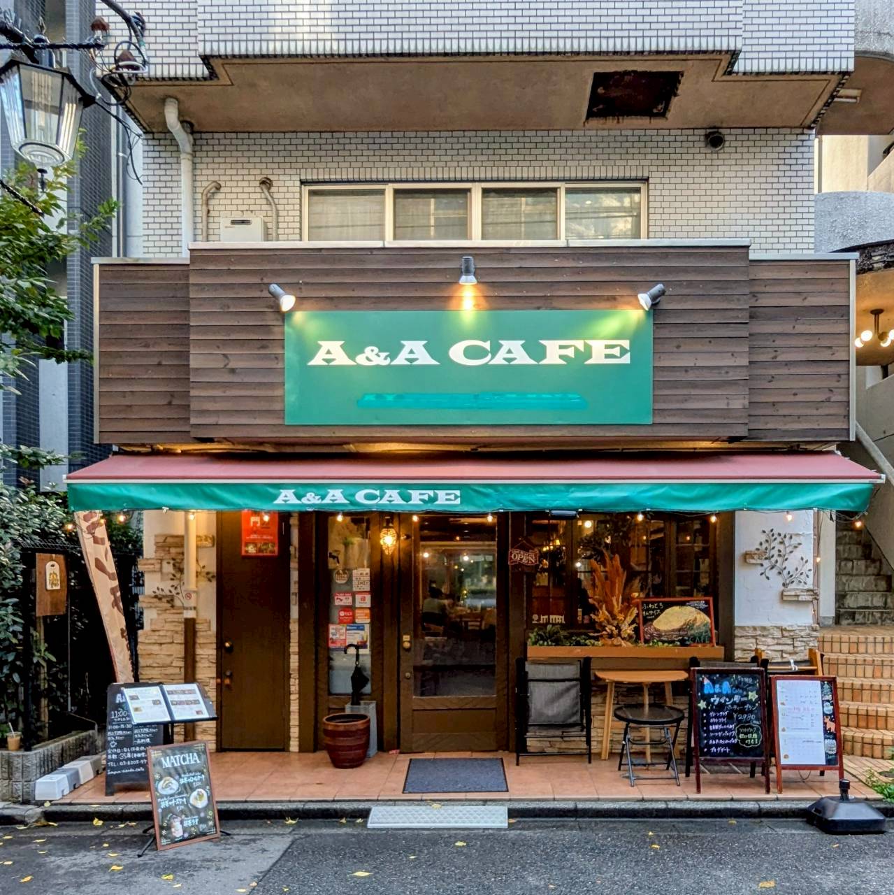 A&A CAFE DINING 早稲田店