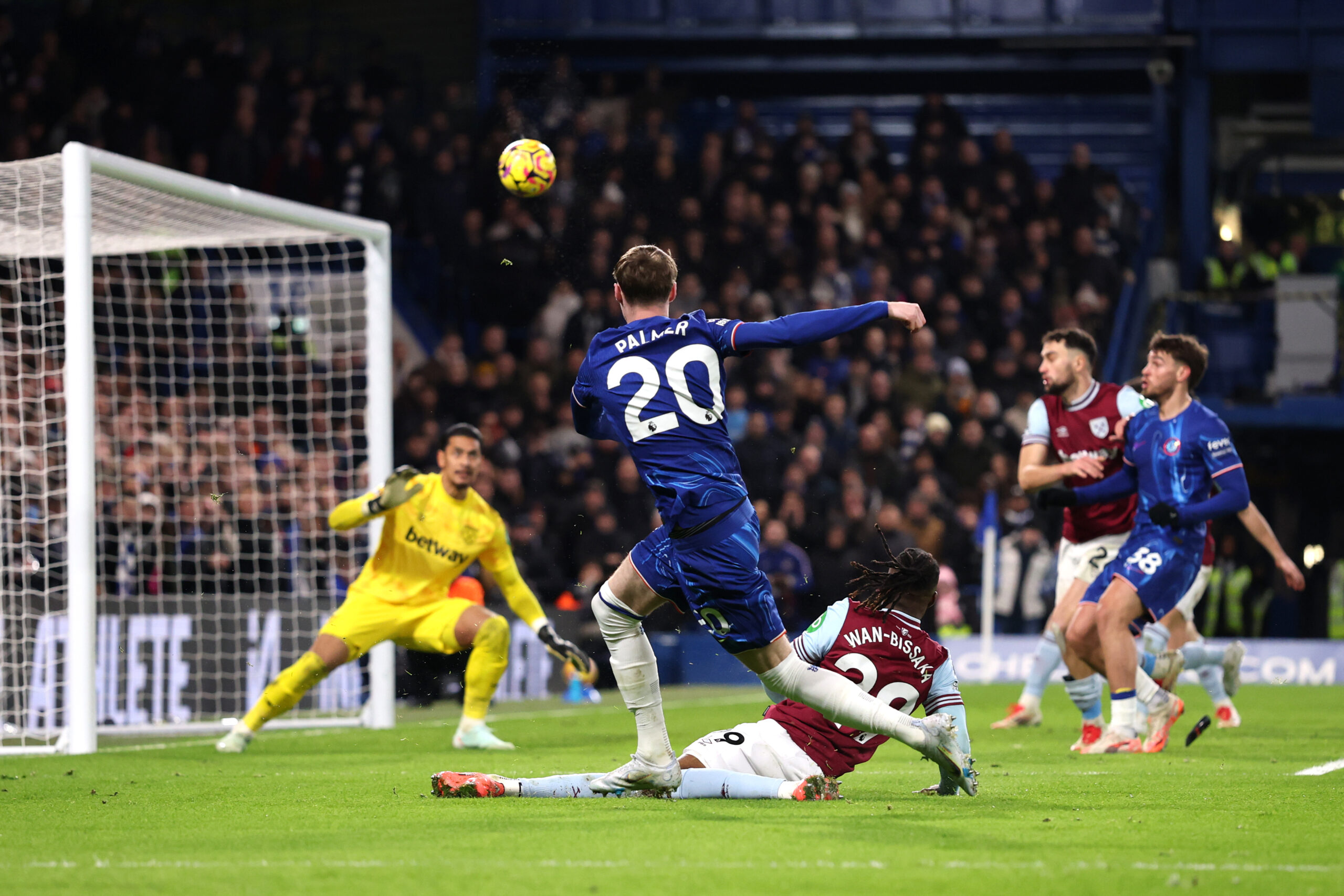 Chelsea vs West Ham: High-Stakes London Derby Under the Stamford Bridge Lights