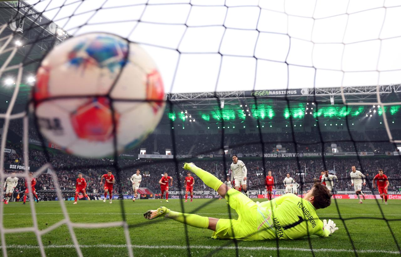 Gladbach’s Hot Streak Meets Augsburg’s Counter-Punch at the WWK Arena