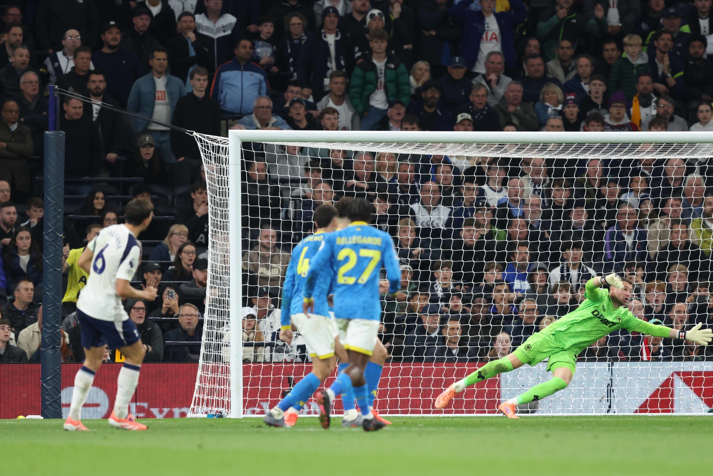 Spurs’ survival fight meets Wolves’ rotation puzzle at Molineux