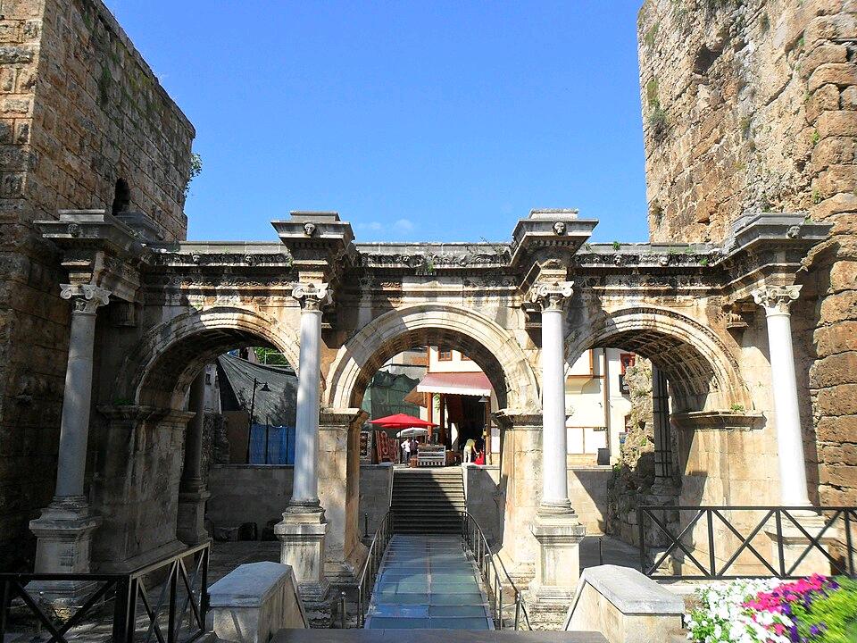 Hadrian Kapısı 5