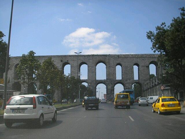 Bozdoğan Kemeri (Valens Su Kemeri)