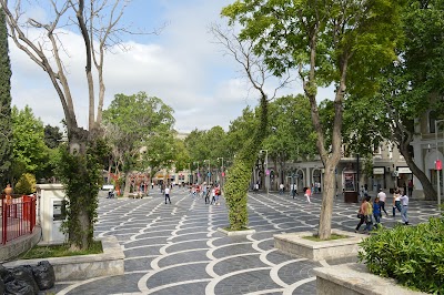 Fontanlar Meydanı (Fountain Square)