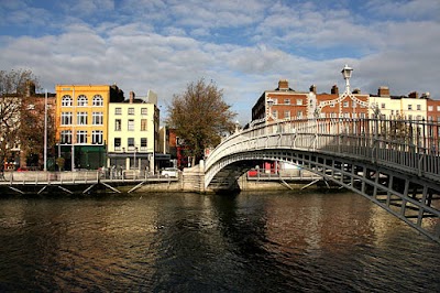 Droichead an Fhóid (Ha'penny Bridge)