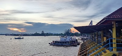 Pantai Seberang Takir (Seberang Takir Beach)