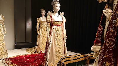 神戸ファッション美術館 (Kobe Fashion Museum)