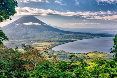 Lago de Nicaragua (Lake Nicaragua)