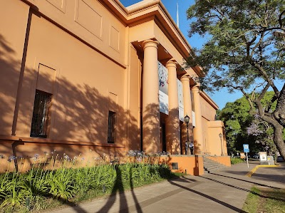 ional Museum of Fine Arts</place_en_name>Museo Nacional de Bellas Artes (National Museum of Fine Arts)