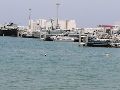 شاطئ الأشخرة (Al Ashkara Beach)