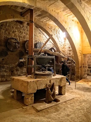 Muzew Folkloriku Gharb (Gharb Folklore Museum)