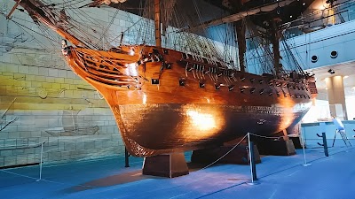 神戸海洋博物館 (Kobe Maritime Museum)