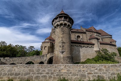 Burg Kreuzenstein (Castle of Kreuzenstein)