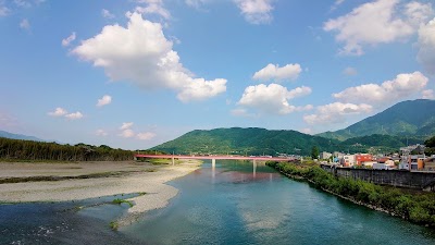 吉野川公園 (Yoshinogawa River Park)