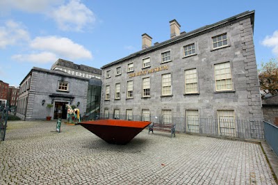 Músaem na hIomána (The Hunt Museum)