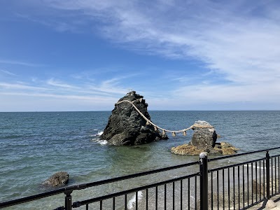 夫婦岩 (Meoto Iwa (Wedded Rocks))