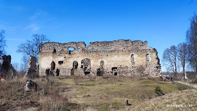 Raunas pilsdrupas (Rauna Castle Ruins)