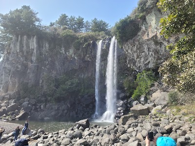 정방폭포 (Jeongbang Waterfall)