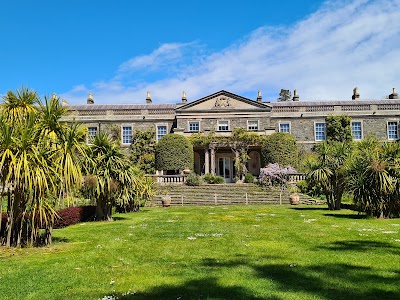 Teach agus Gairdíní an tSléibhe (Mount Stewart House and Gardens)