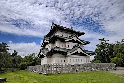 弘前城 (Hirosaki Castle)